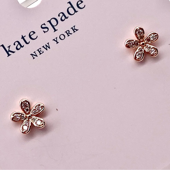 NWT ♠️Kate Spade♠️ Gleaming Gardenia Flower Studs, Rose Gold - Picture 9 of 15